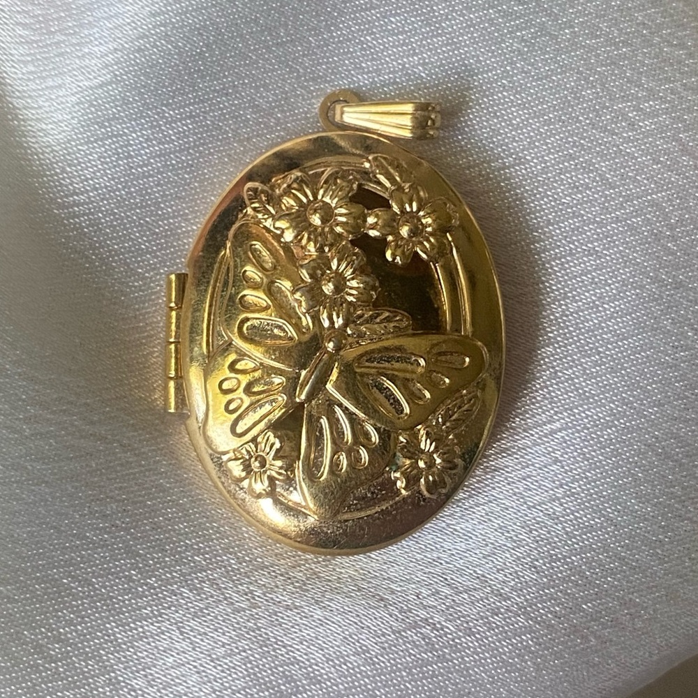Butterfly Locket - Picture 2 of 9